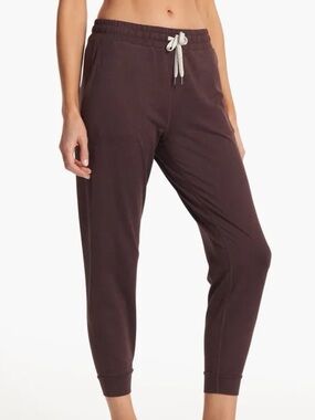 Vuori women’s mahogany heather performance jogger size Medium